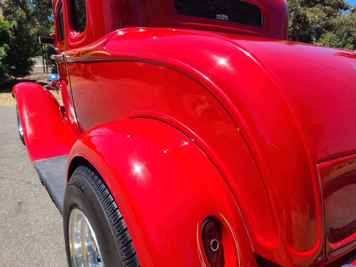 Ford-five-window-coupe-1932-red-9