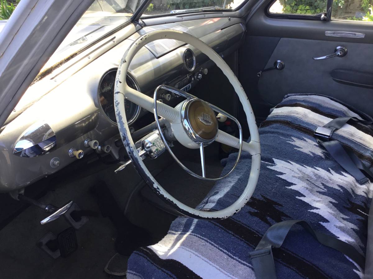Ford-fourdoor-sedan-1950-grey-10