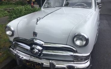 Ford-fourdoor-sedan-1950-grey-2