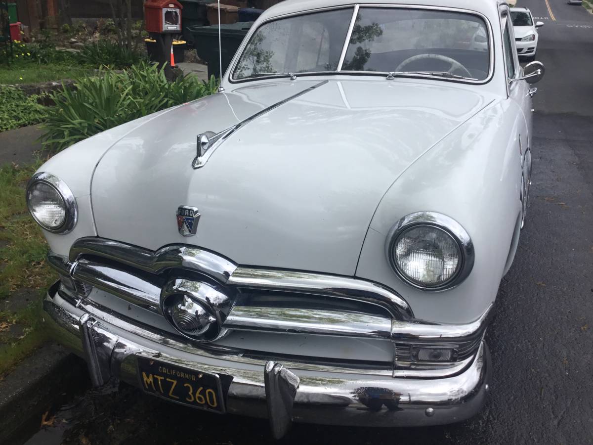Ford-fourdoor-sedan-1950-grey-2