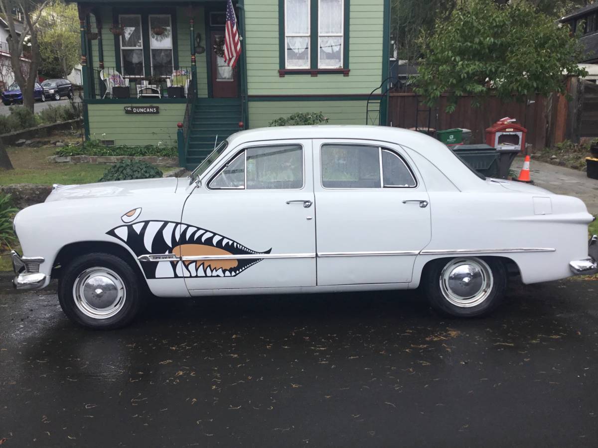 Ford-fourdoor-sedan-1950-grey-3