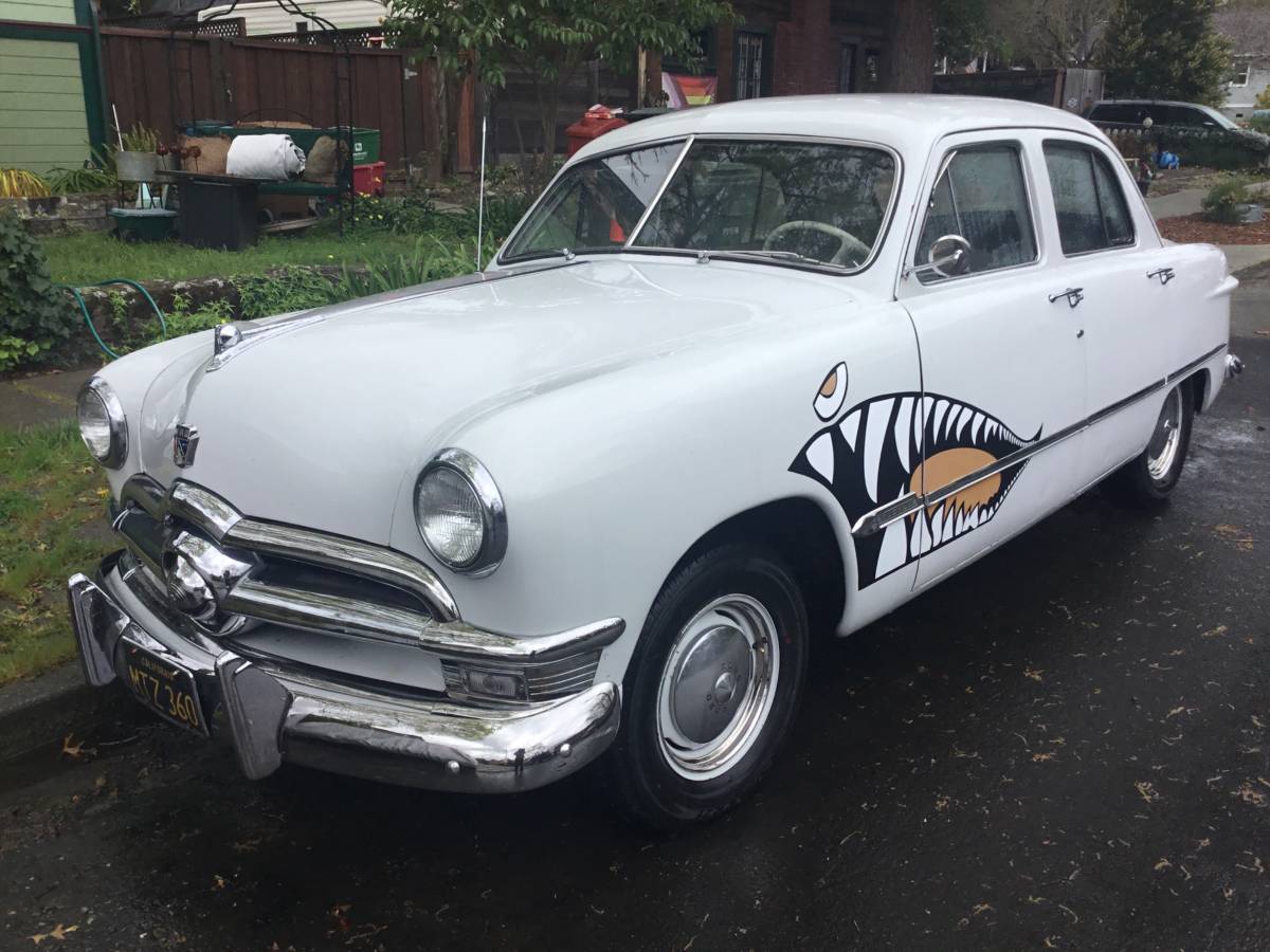 Ford-fourdoor-sedan-1950-grey