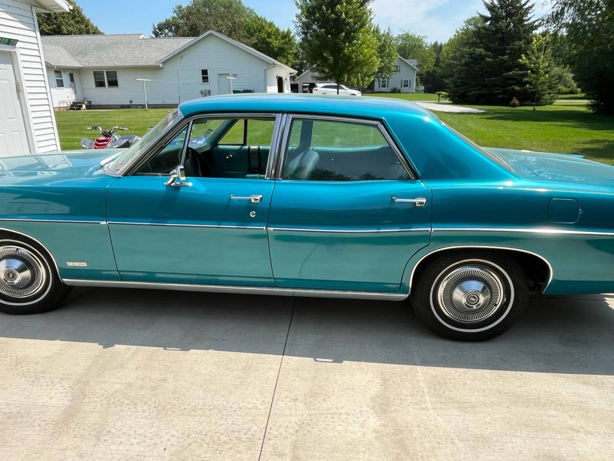 Ford-galaxie-1968-blue-10