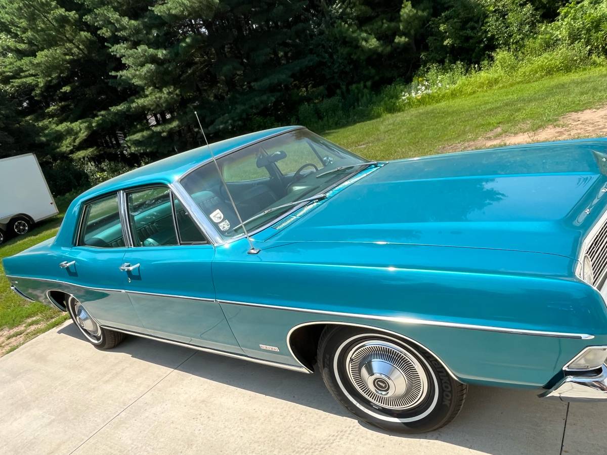 Ford-galaxie-1968-blue-3