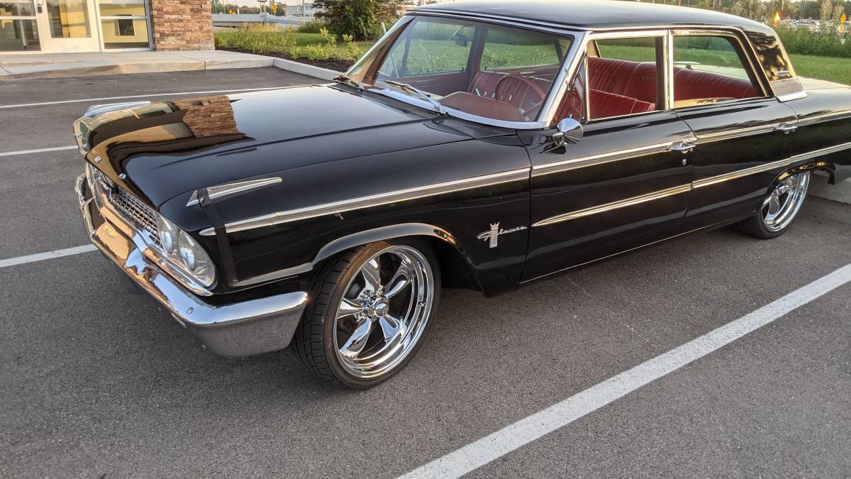 Ford-galaxie-500-1963-black-4