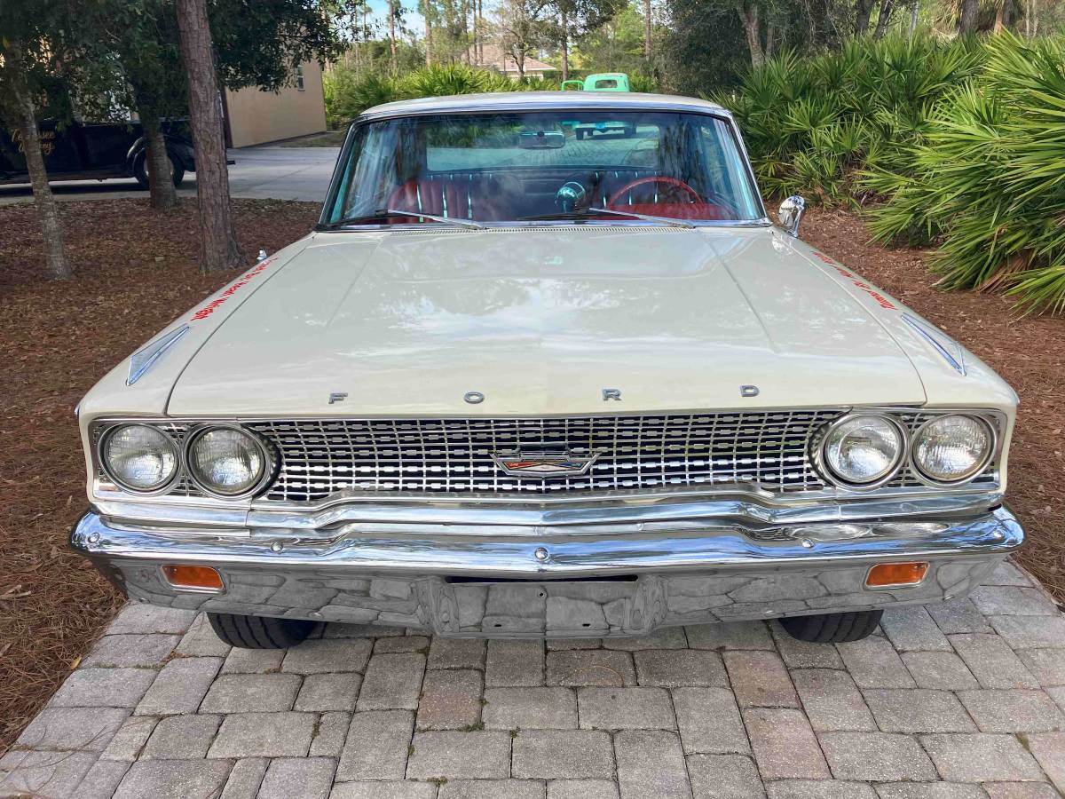 Ford-galaxie-500-1963-white-7