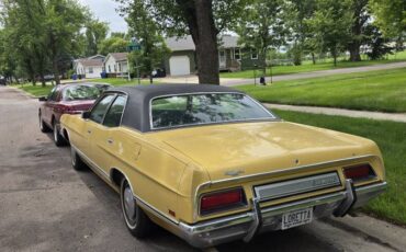 Ford-galaxie-500-1971-yellow-2