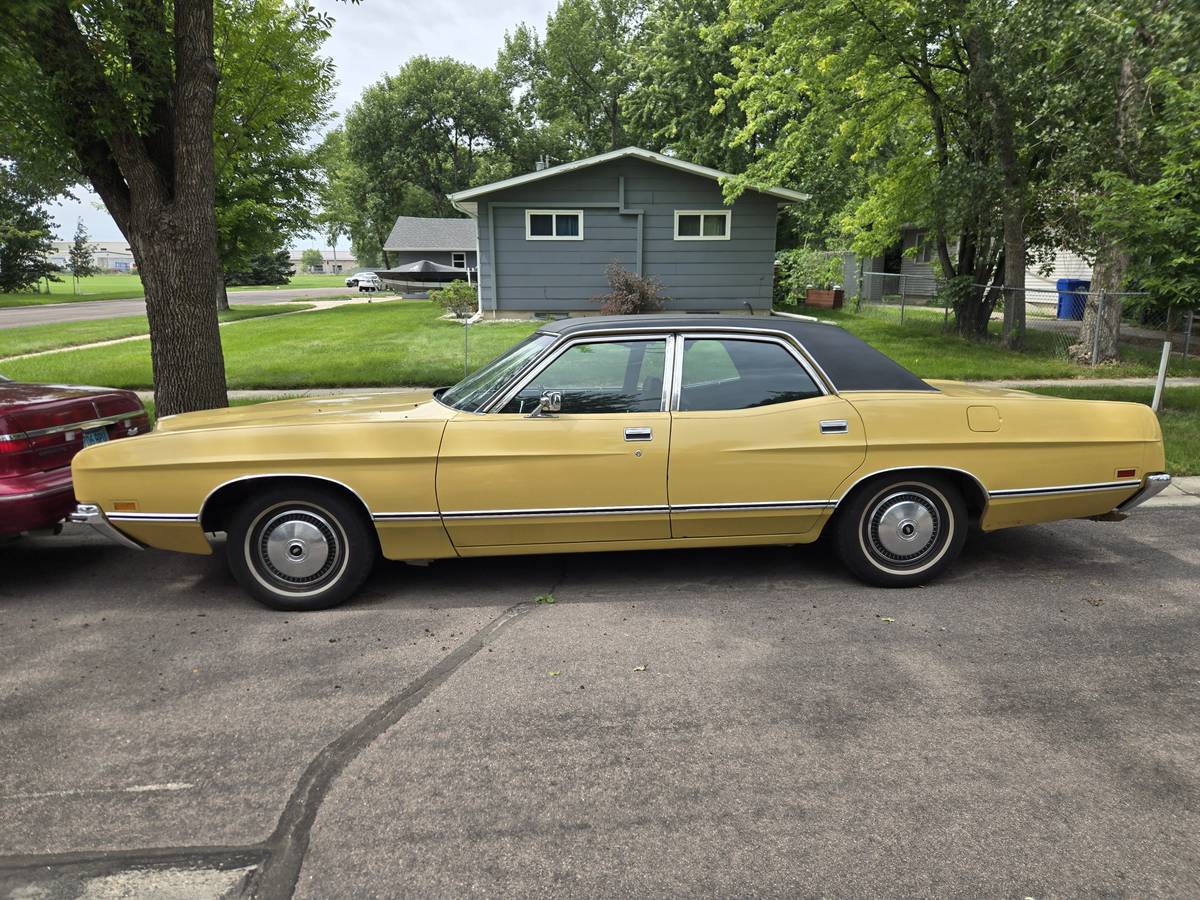 Ford-galaxie-500-1971-yellow-6