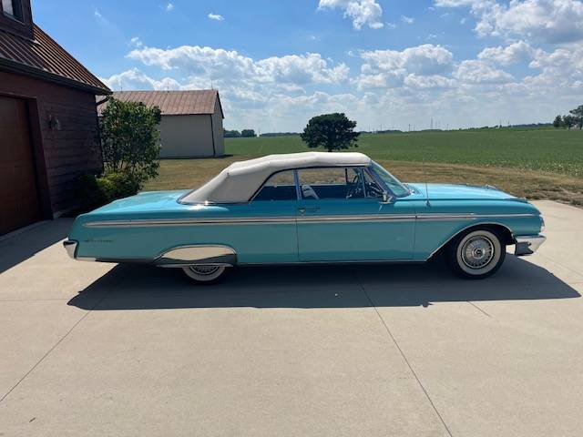 Ford-galaxie-sunliner-1962-blue-1