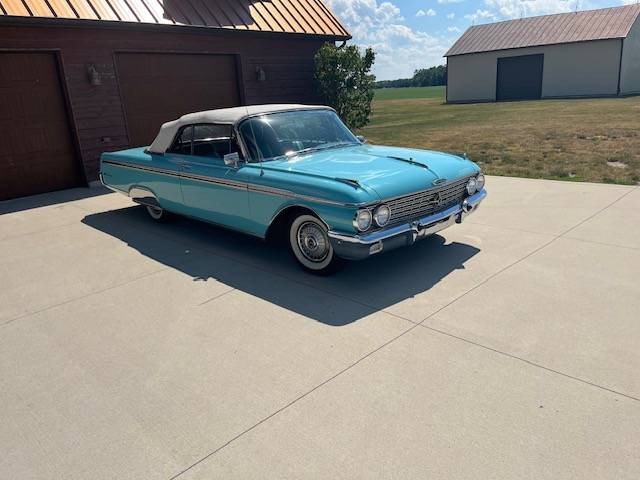 Ford-galaxie-sunliner-1962-blue-10