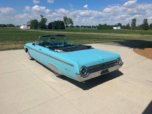 Ford-galaxie-sunliner-1962-blue-12