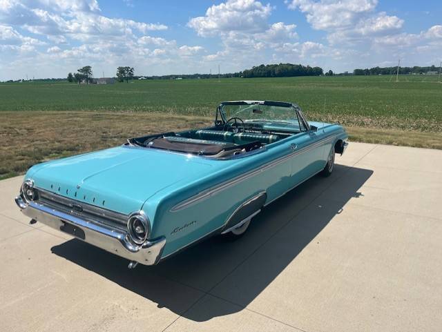 Ford-galaxie-sunliner-1962-blue-13