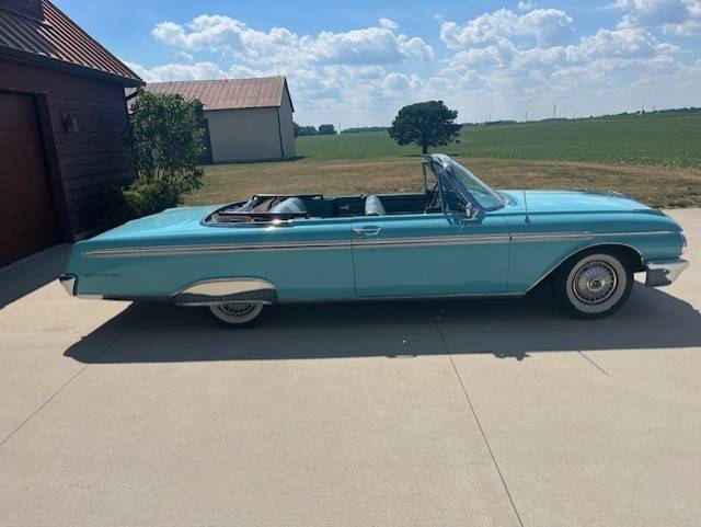 Ford-galaxie-sunliner-1962-blue-16