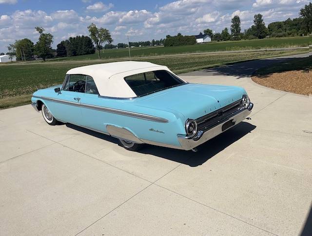 Ford-galaxie-sunliner-1962-blue-2