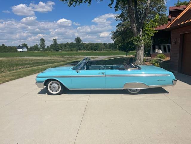 Ford-galaxie-sunliner-1962-blue-3