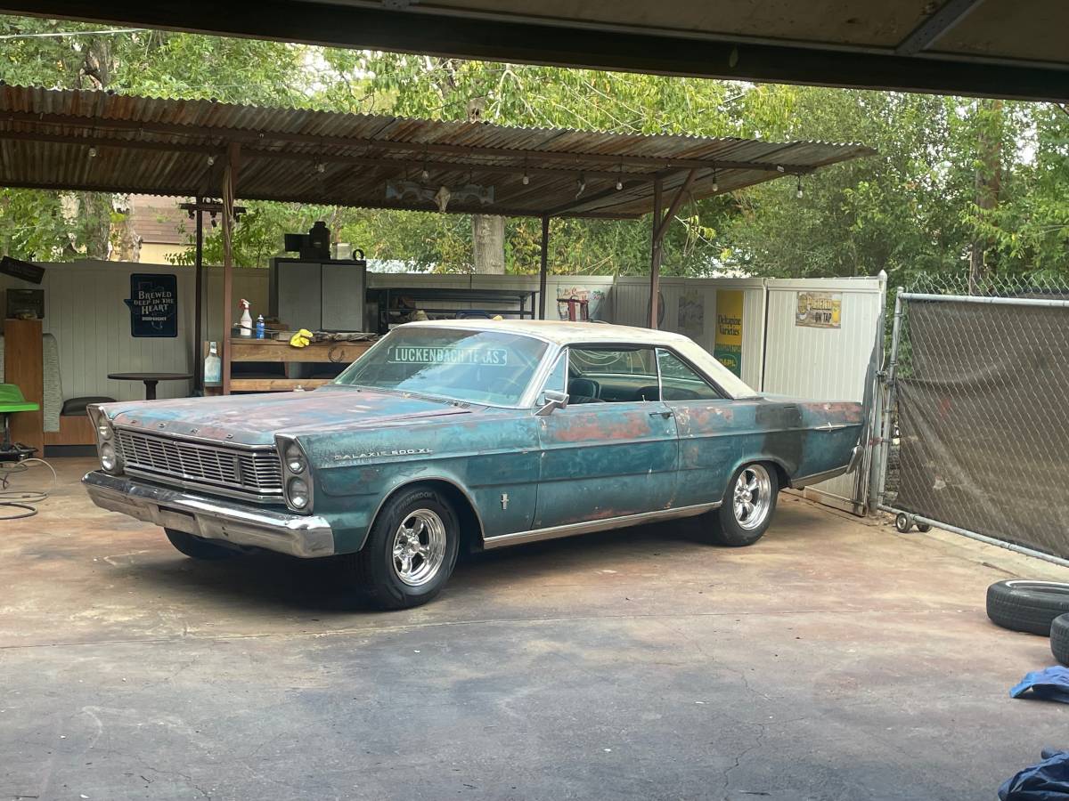 Ford-galaxy-500xl-1965