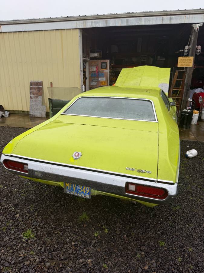 Ford-gran-torino-1972-green-8