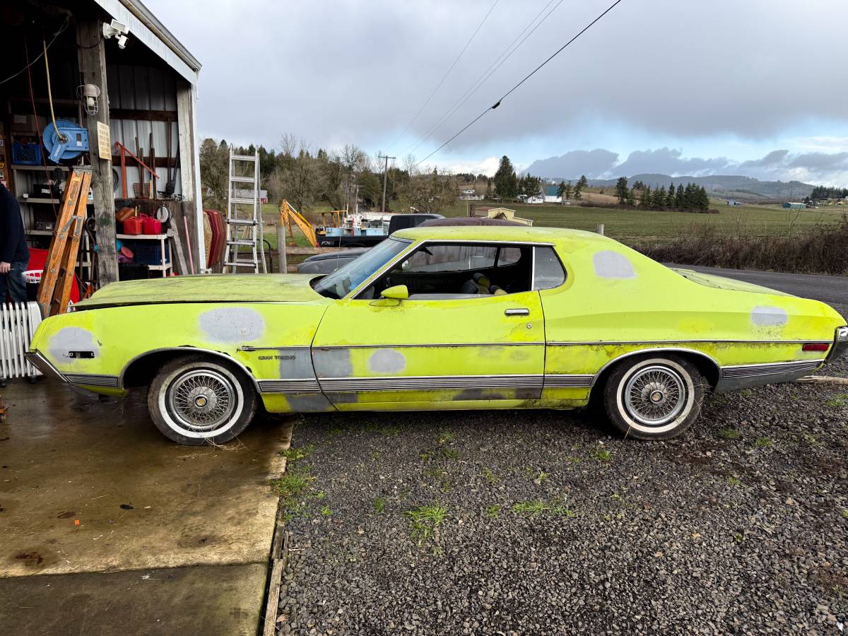 Ford-gran-torino-1972-green