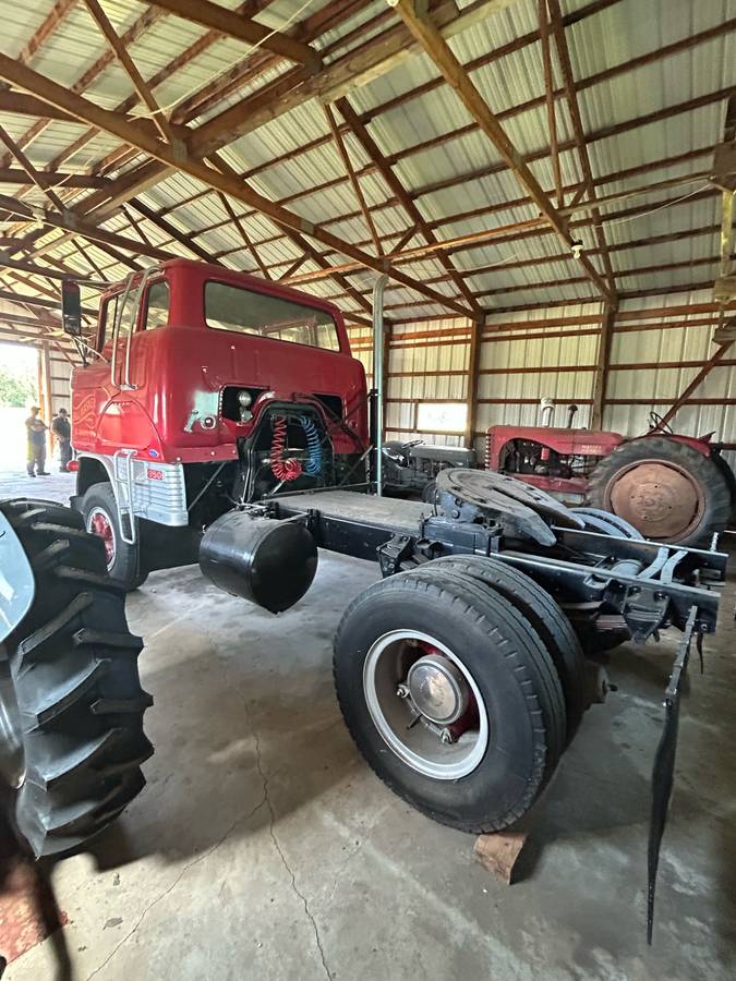 Ford-h950-1965-red-3