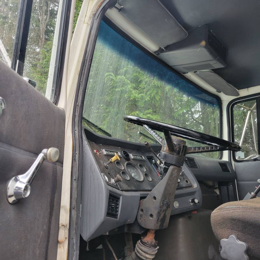 Ford-l7000-diesel-1989-white-2