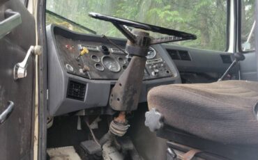 Ford-l7000-diesel-1989-white-4