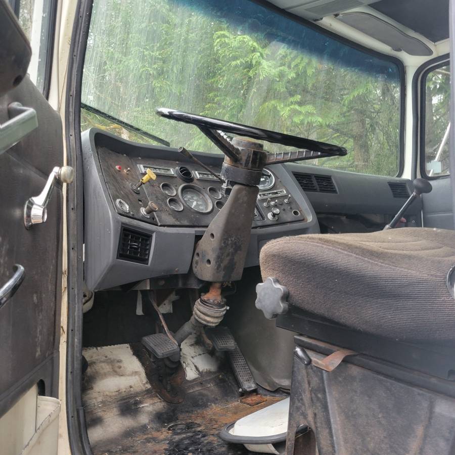 Ford-l7000-diesel-1989-white-4