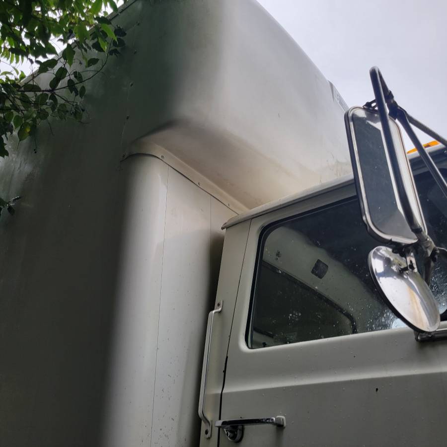 Ford-l7000-diesel-1989-white-8