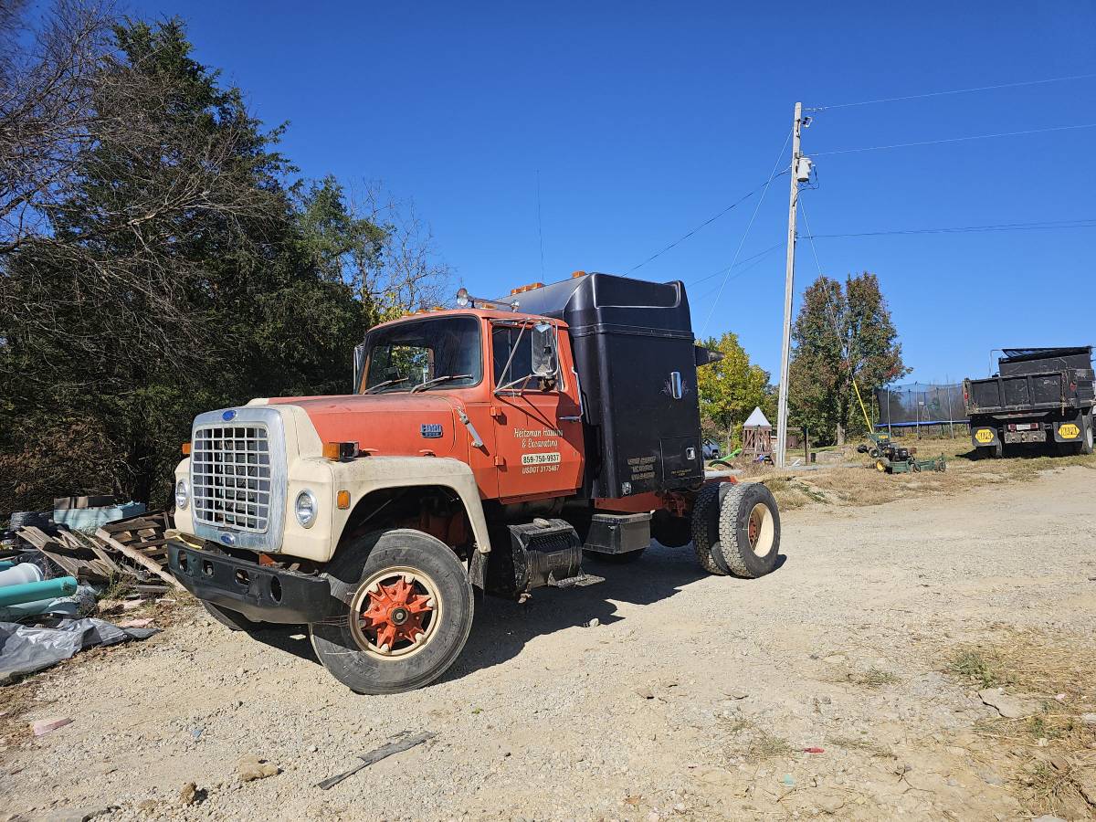 Ford-l8000-diesel-1983-orange-3