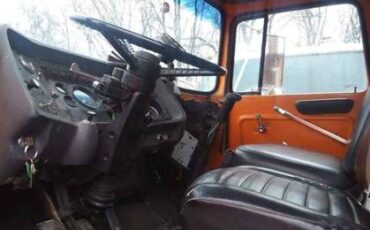 Ford-l8000-diesel-1983-orange-9