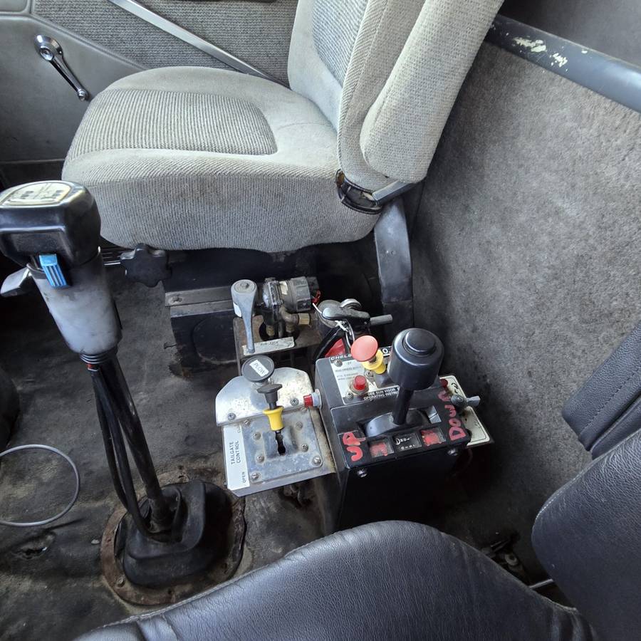 Ford-lt9000f-diesel-1995-silver-11