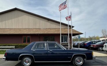 Ford-ltd-1982-3