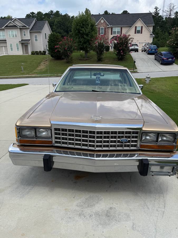 Ford-ltd-1984-custom-7