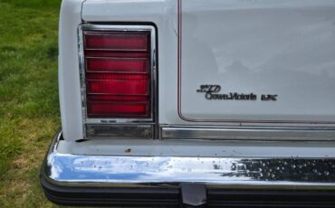 Ford-ltd-crown-victoria-1987-4
