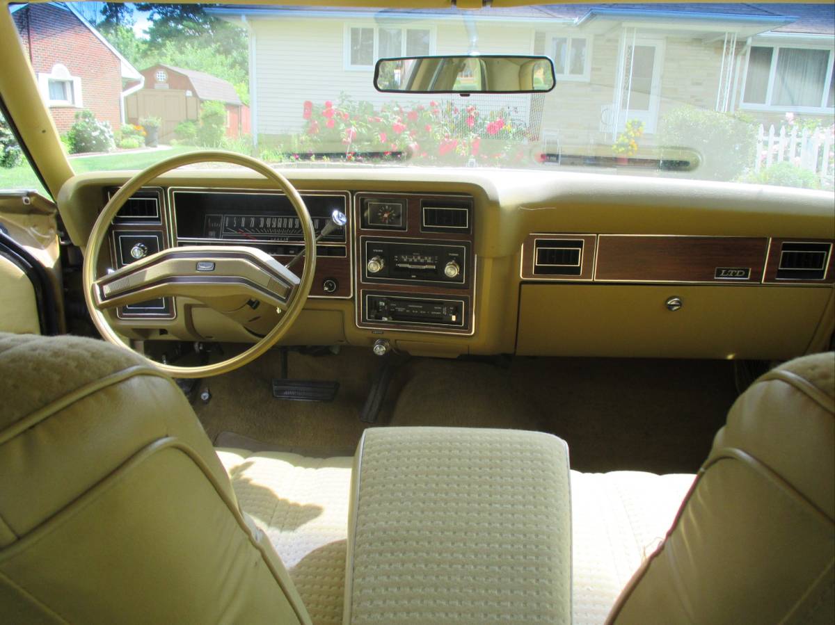 Ford-ltd-landau-1977-custom-4