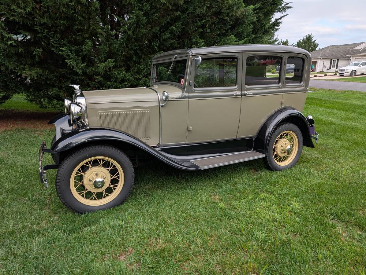 Ford-model-a-4-door-slant-window-1931-green-1