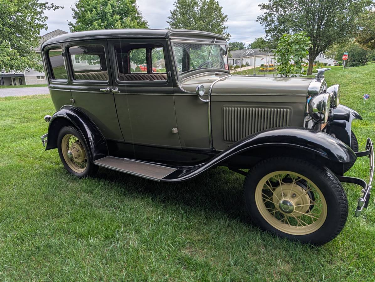 Ford-model-a-4-door-slant-window-1931-green-3