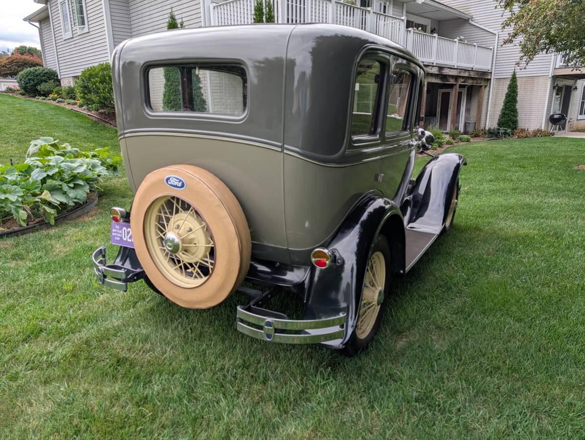 Ford-model-a-4-door-slant-window-1931-green-4