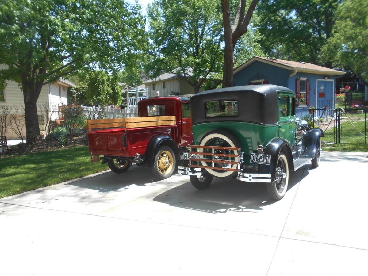 Ford-model-a-closed-cab-pickup-1930-red-13