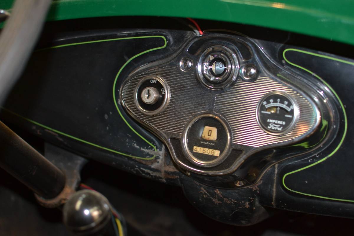 Ford-model-a-coupe-1931-green-21
