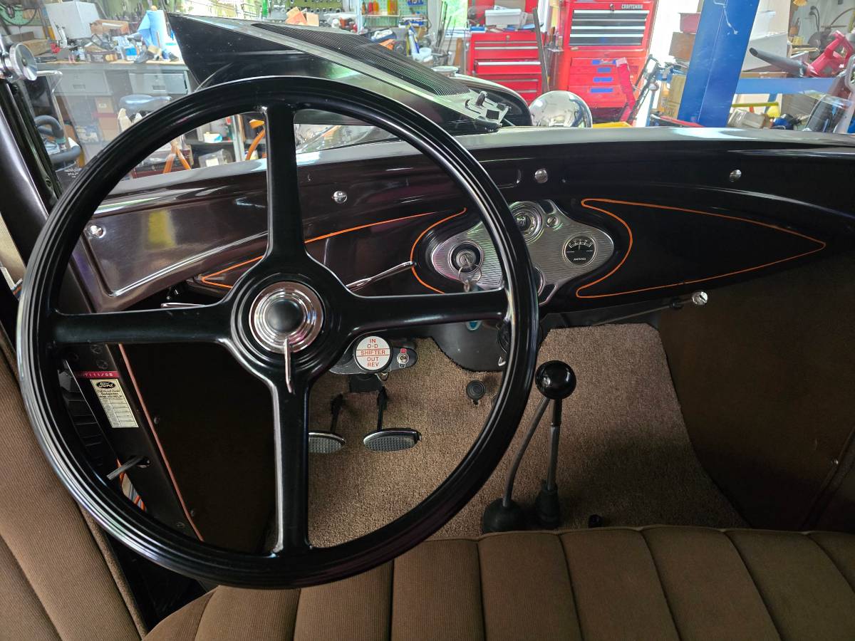 Ford-model-a-sport-coupe-1931-brown-14