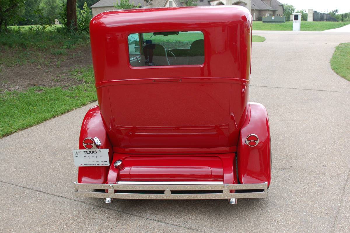 Ford-model-a-tudor-1928-red-3
