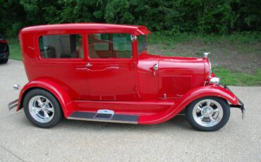 Ford-model-a-tudor-1928-red
