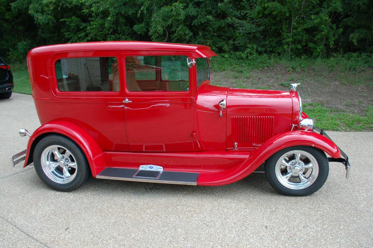 Ford-model-a-tudor-1928-red