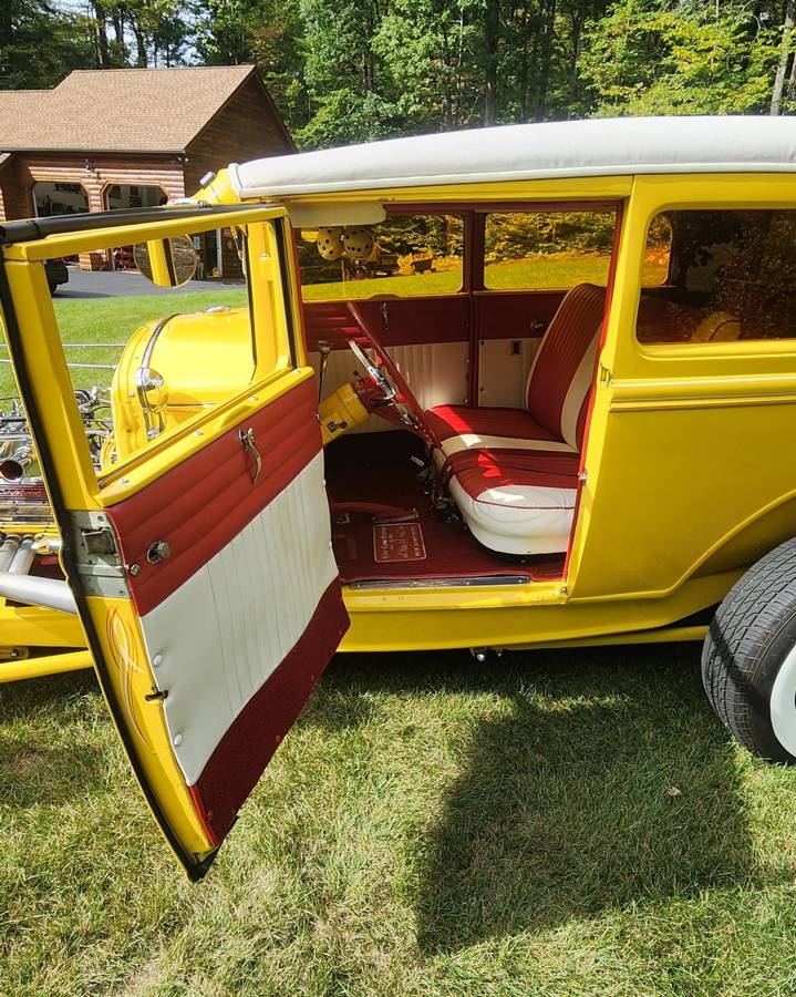 Ford-model-a-tudor-1931-yellow-15