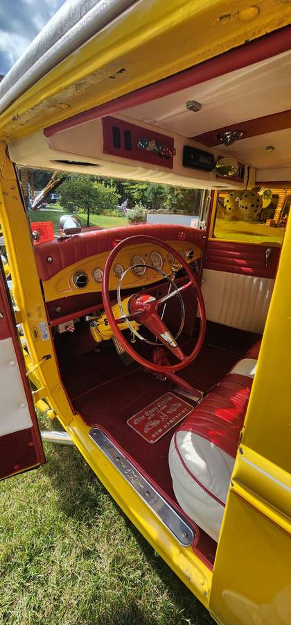 Ford-model-a-tudor-1931-yellow-16