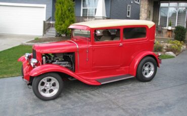 Ford-model-a-tudor-sedan-1931-red