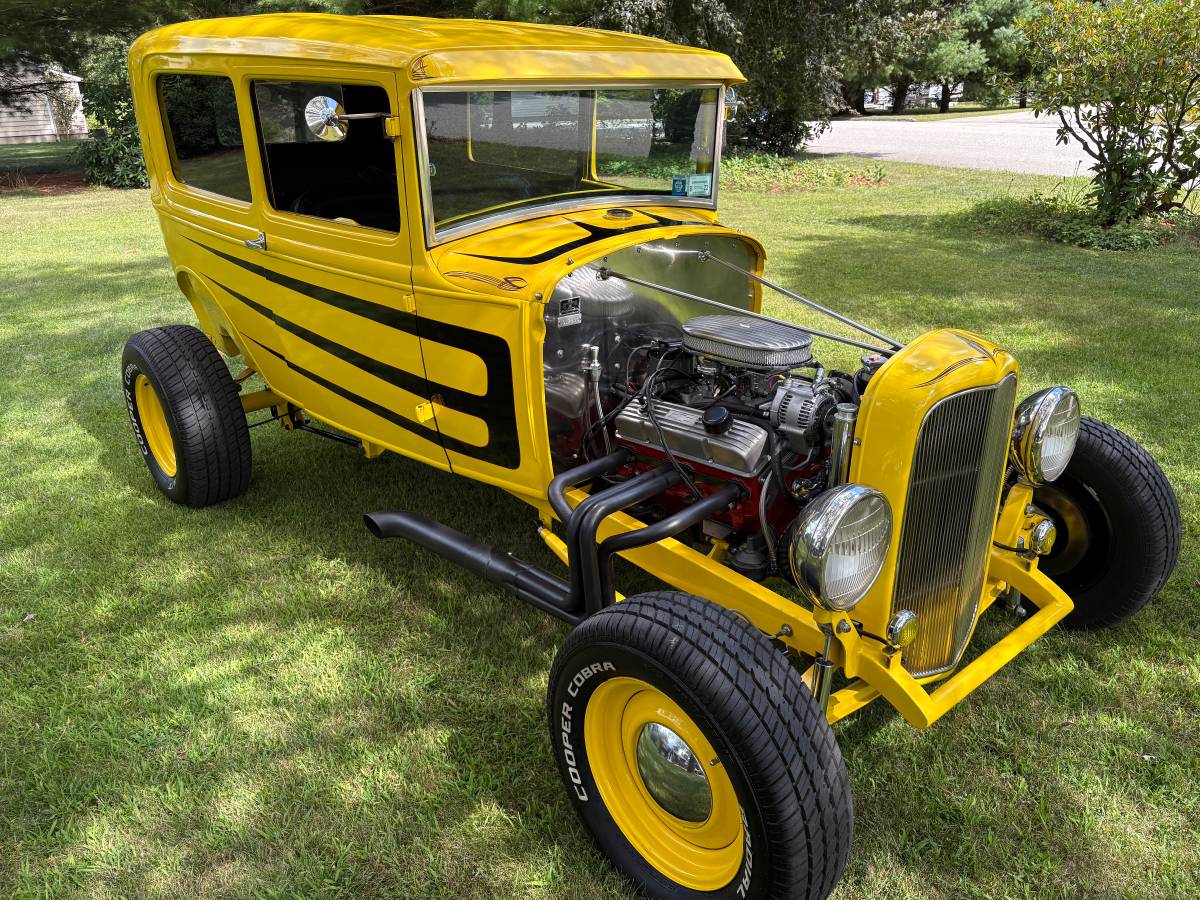 Ford-model-a-two-door-sedan-1930-yellow-2