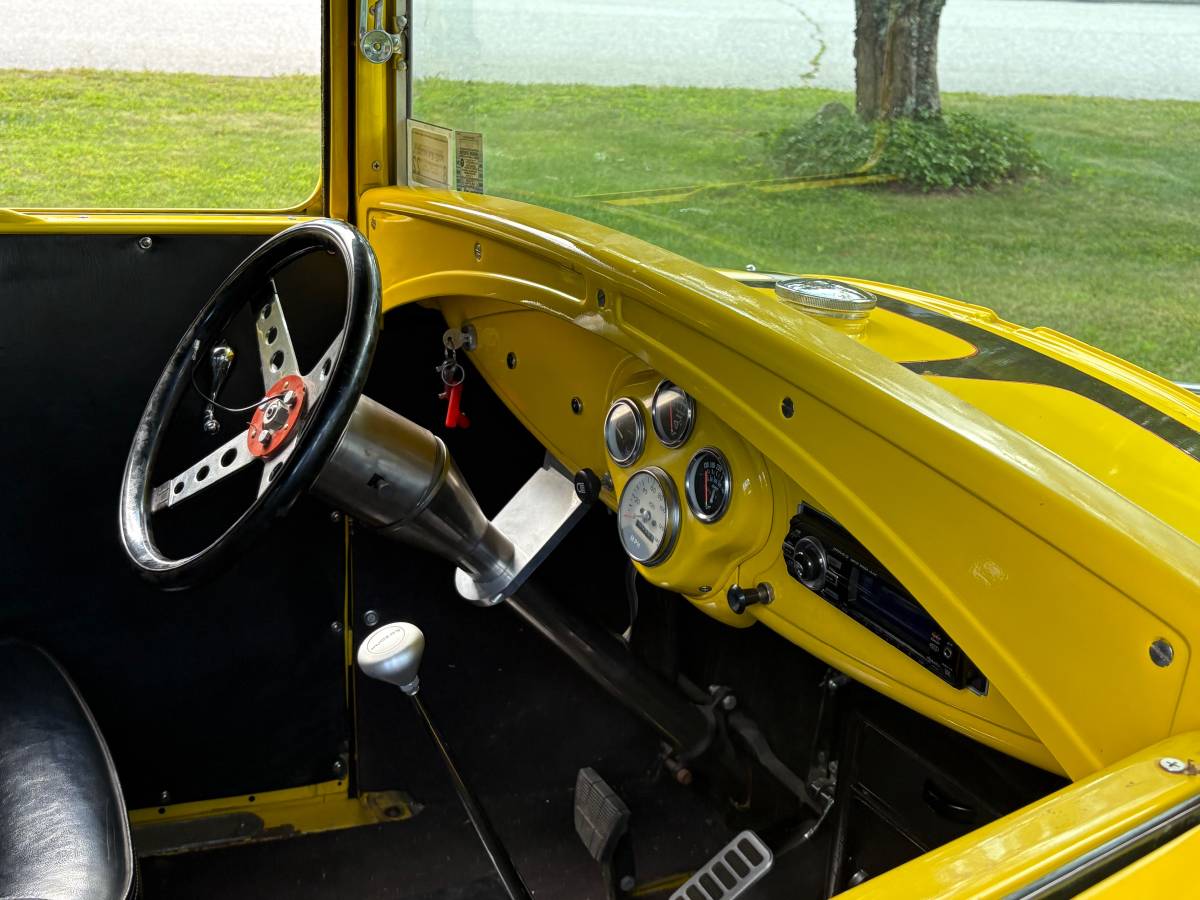Ford-model-a-two-door-sedan-1930-yellow-3