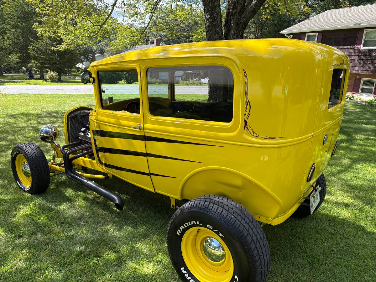 Ford-model-a-two-door-sedan-1930-yellow-7