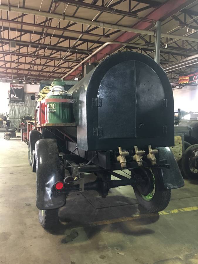 Ford-model-aa-truck-1928-9